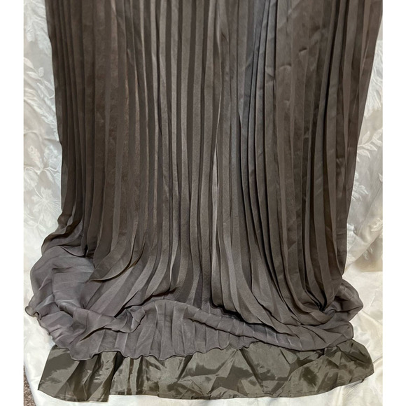 Elegant Gray Maxi Dress - Picture 3 of 7